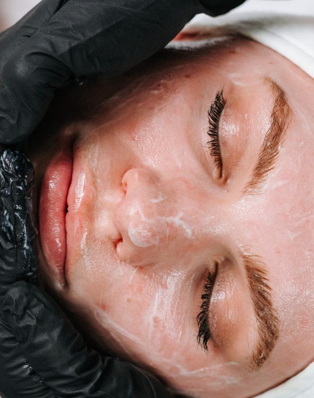 Nahaufnahme einer Gesichtsbehandlung